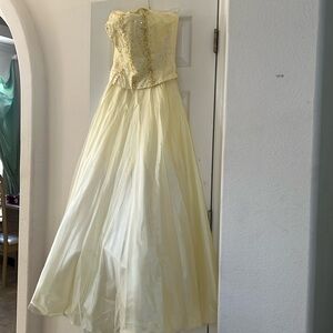 De Laru Gown